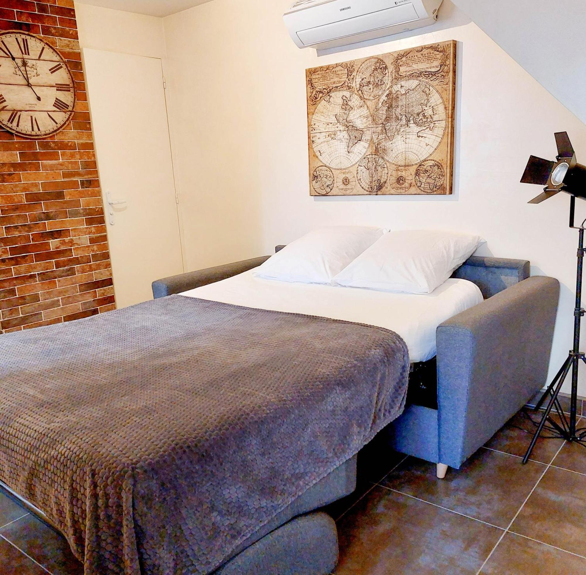 Villa Reiala Chaville Room photo